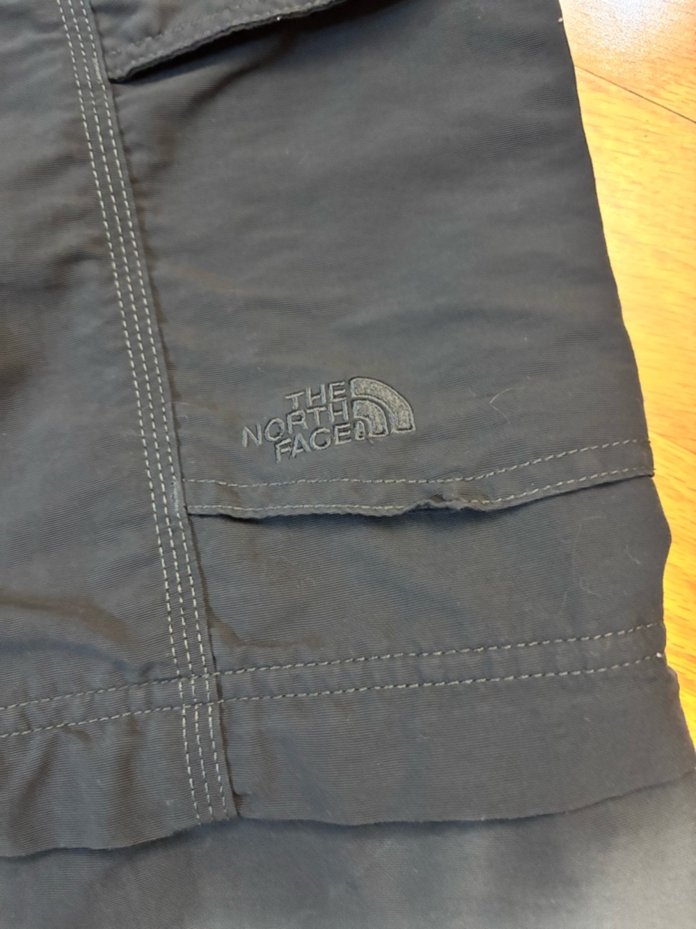 The North Face Utility pants men’s size XL short convertible to shorts - Picture 13 of 14